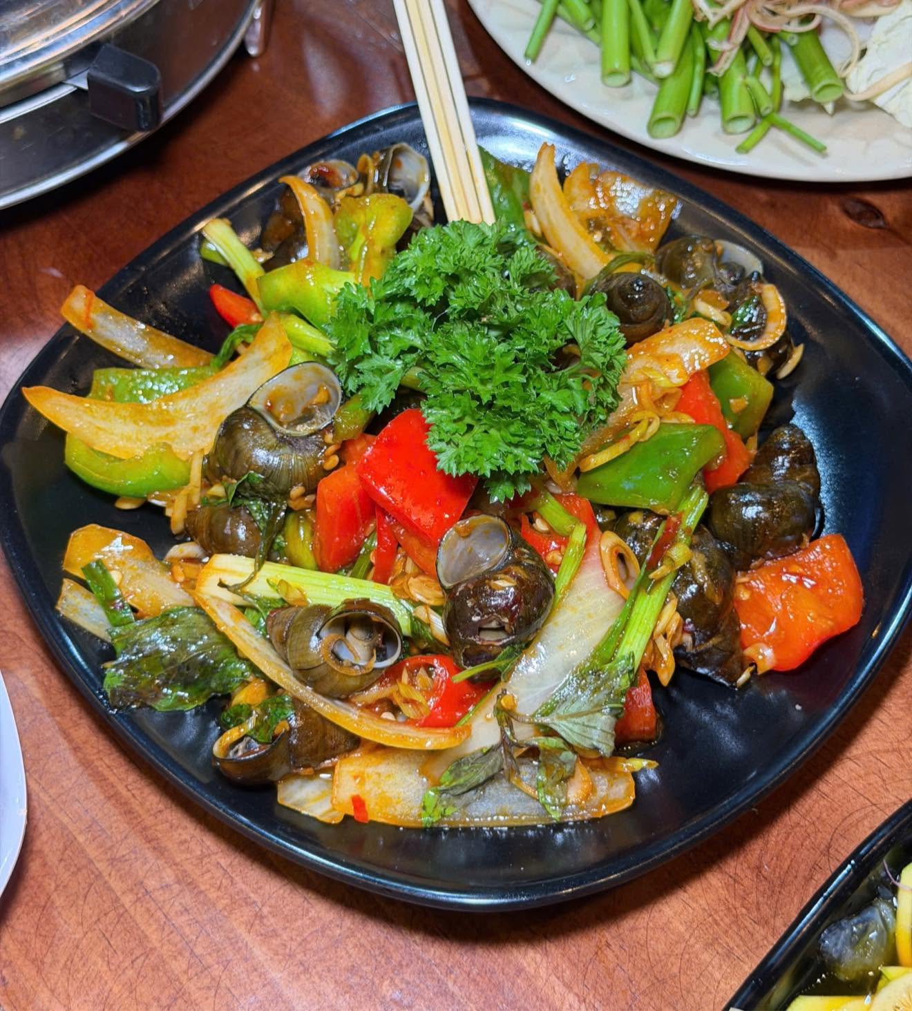 Sò Huyết Nướng Mỡ Hành Làng Chài